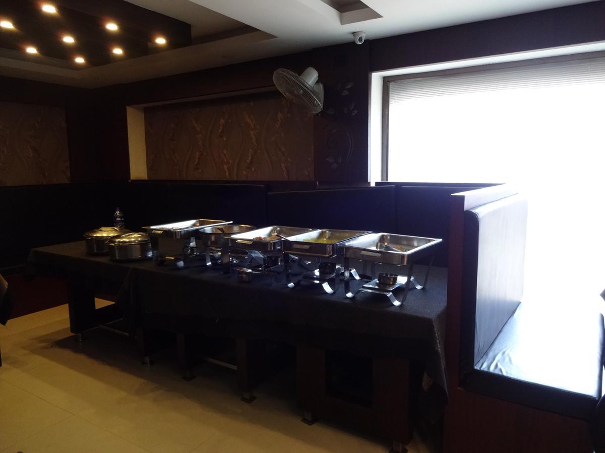 Hotel A J Park Alappuzha Ngoại thất bức ảnh